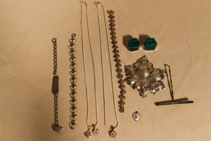 Sterling Jewelry, Peretti, VB Denmark, others: Misc lot of sterling jewelry including maple leaf and bar pin by Elsa Peretti, enamelled butterfly pin by VB Denmark, 800 silver bracelet, malachite earings, and other. Bracelets to 7" long
