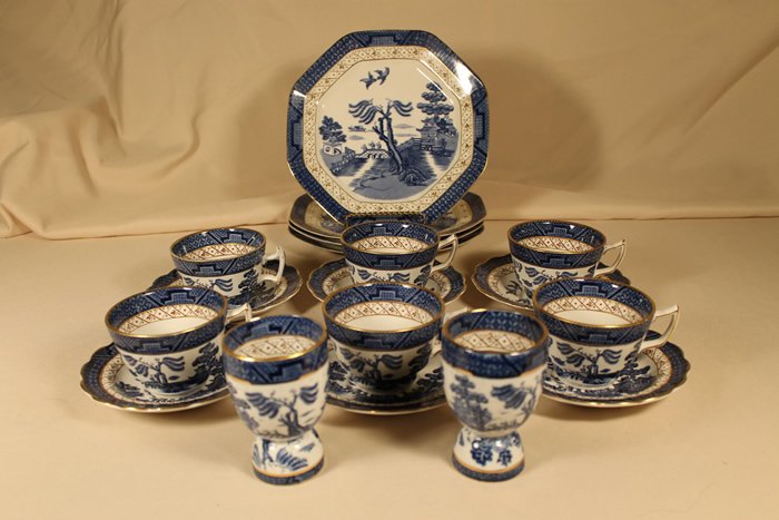 Booth's "Real Old Willow" porcelain: Partial set of Booth's porcelain "Real Old Willow" pattern partial service, 6 cups and saucers, 2 egg cups, and 4 9" plates