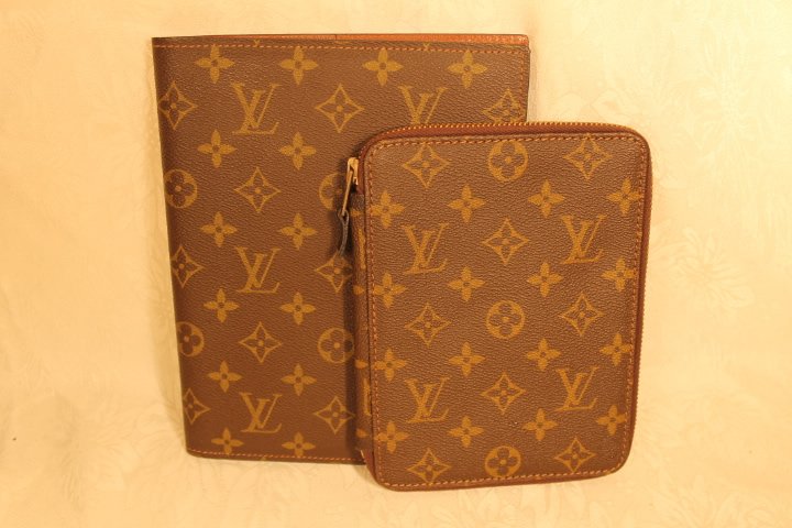 Louis Vuitton Monogram Accessory (2) (1 of 8)