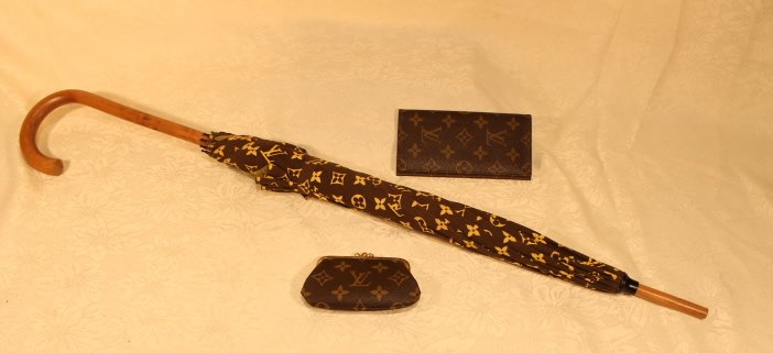 L. Vuitton Parasol, Change Purse, Checkbook Cover (1 of 7)