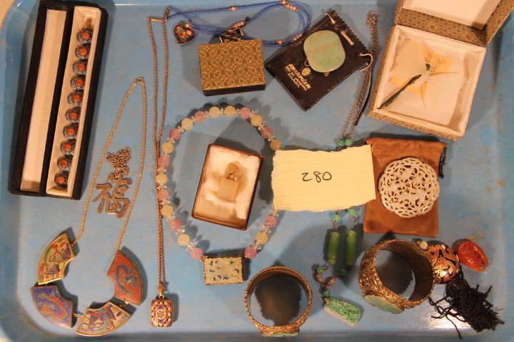 Oriental Lot of of Miscellaneous Jewelry Items (1 of 10)