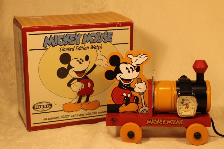 Fossil Mickey Mouse Watch & LE & Toy Train (1 of 8)