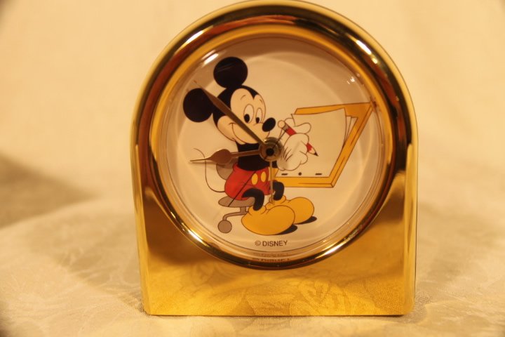 Bulova Mickey Mouse Alarm Clock (1 of 3)
