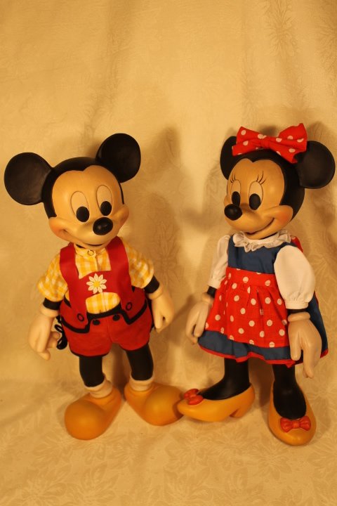 ANRI Wood Carved Mickey & Minnie Mouse (1 of 8)