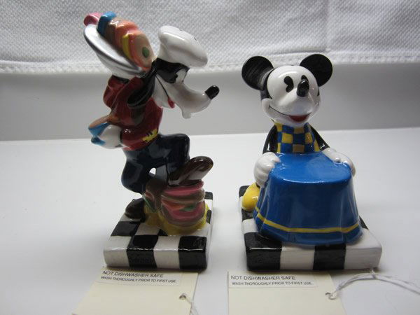 Disney Mickey Mouse & Goofy S&P Shakers (1 of 5)