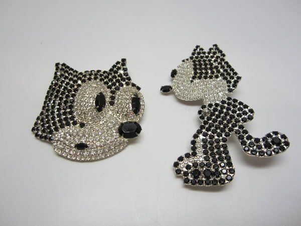 Dorothy Bauer Silvertone Felix The Cat Brooch Pins: Dorothy Bauer Silvertone Felix The Cat Brooch Pins. 2 Felix the Cat brooch pins. Hallmarked "Bauer". No missing stones. 4" x 1.5" and 2" x 1.75"