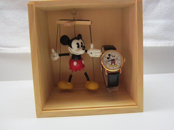 Disney's Mickey Mouse LE Fossil Watch (1 of 6)