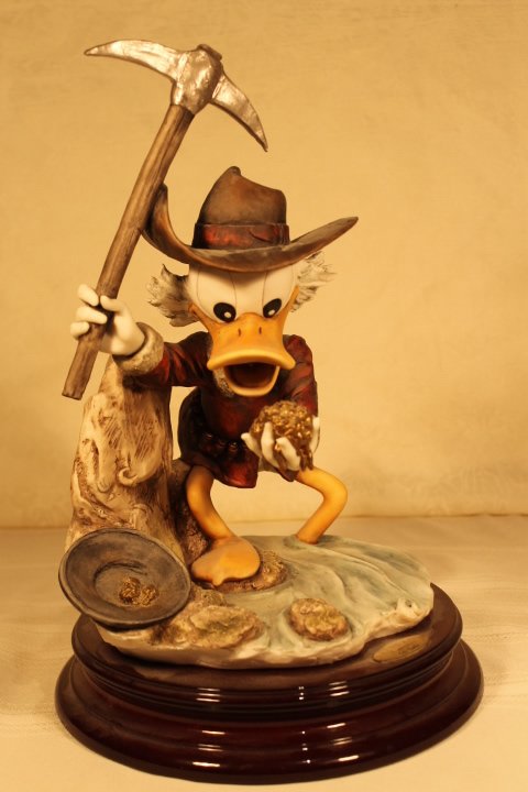 Armani/Carl Barks Scrooge McDuck "Eureka" Figure (1 of 8)