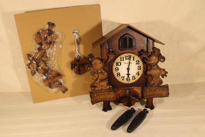 Disney Minnie & Mickey Lorus Quartz Cuckoo Clock (1 of 1)