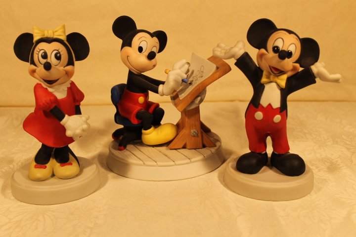 3 Porcelain Statues (1 of 7)