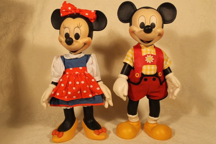 ANRI Wood Carved Mickey Mouse & Minnie Mouse (1 of 10)