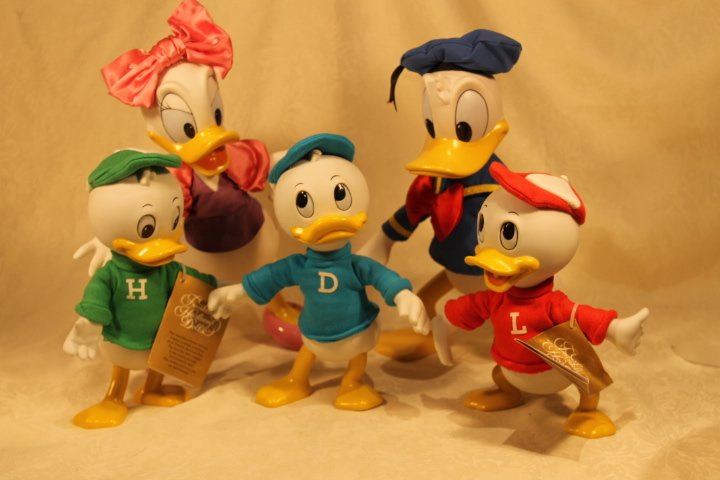 Donald, Daisy Duck & Family (1 of 8)