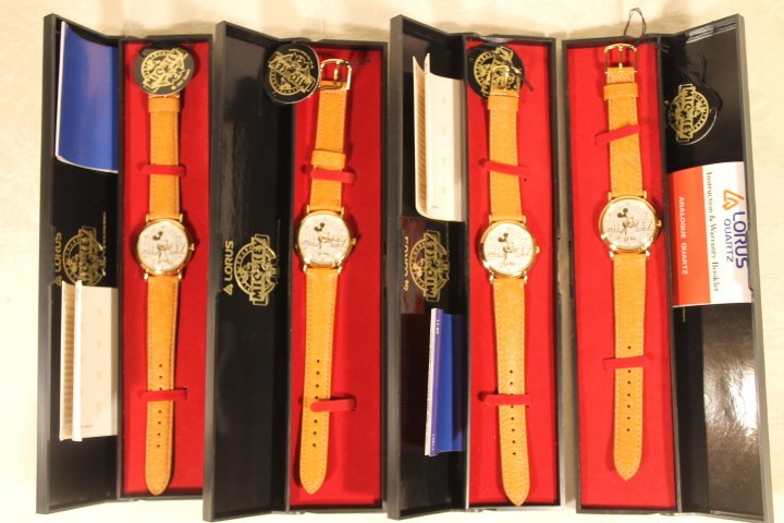 4 Disney Lorus Watches 1987 60 Years (1 of 4)