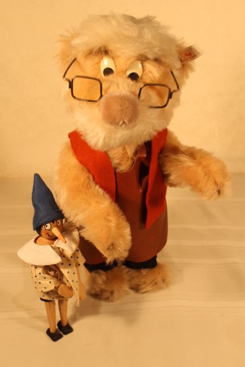Steiff WDW Geppetto & Pinocchio Bear (1 of 3)