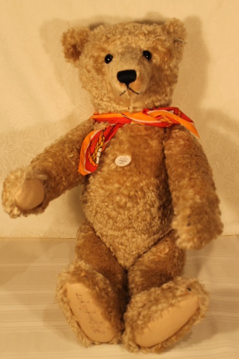 Steiff Teddy Bear, 190 Replica, Retired (1 of 4)