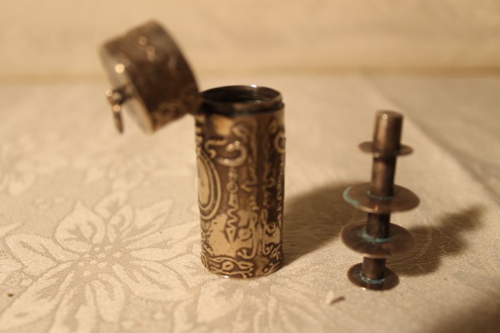 Sterling Silver Thread Holder (1 of 2)