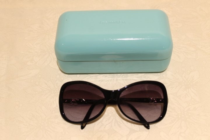 Tiffany Sunglasses & Box (1 of 6)