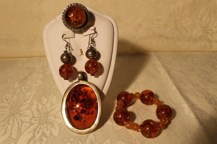 Lot of Amber Jewelry (4 Pcs) (1 of 6)
