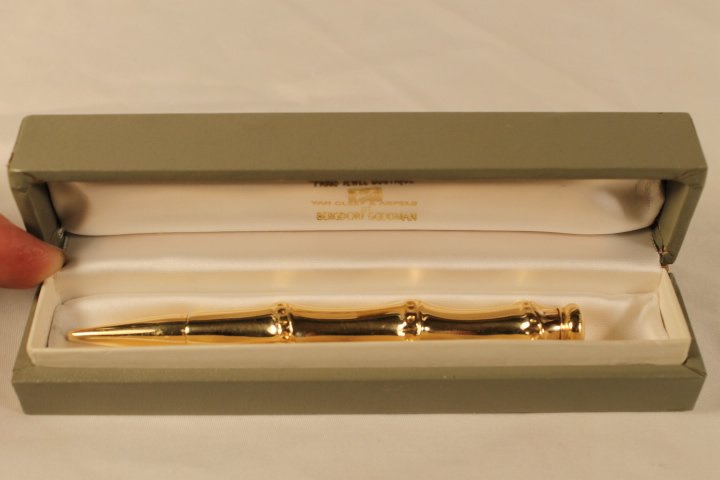 Van Cleef & Arpel 18kt Gold Pencil: 18 kt gold retractable pencil by Van Cleef and Arpel, has French gold hallmarks, bamboo design, original box, tests 18 kt
