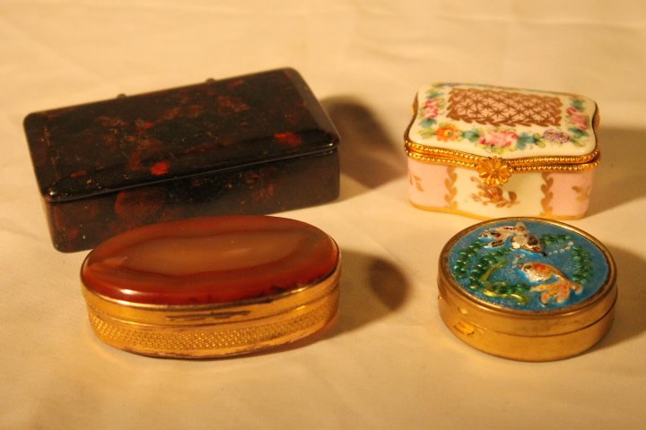 Lot of 4 Pill & Snuff Boxes (1 of 7)