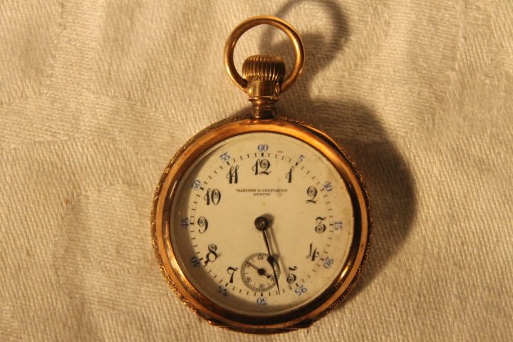 Vacheron & Constantin Geneva 14kt Gold Watch: Ladies watch, Vacheron& Constantin Geneva, with minute hand, 14kt gold case