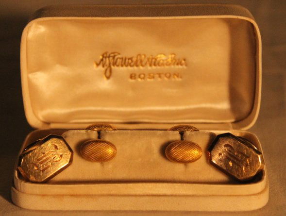 2 Sets of 14kt Gold Cufflinks (1 of 4)