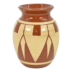 Pine Ridge Sioux Dakota Art Pottery Hand Made Native American Brown Vase Cottier