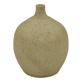 Pigeon Forge Tennessee 1977 Art Pottery White Ceramic Cabinet Vase Ferguson