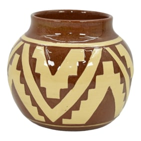 Pine Ridge Sioux Dakota Pottery Hand Made Geometric Design Ceramic Vase Woody