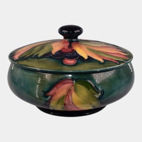 Moorcroft Art Pottery 1928-1949 Blue Leaf And Berry Covered Bowl