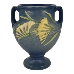 Roseville Freesia Blue 1945 Pottery Vase 196-8