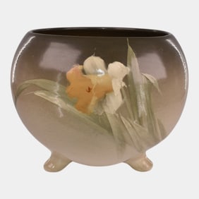 Roseville Rozane Early 1900s Art Pottery Standard Glaze Footed Daffodil Vase