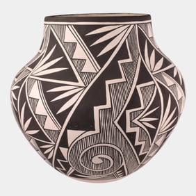Vallo Family Acoma New Mexico Vintage Hopi Art Pottery Ceramic Vase