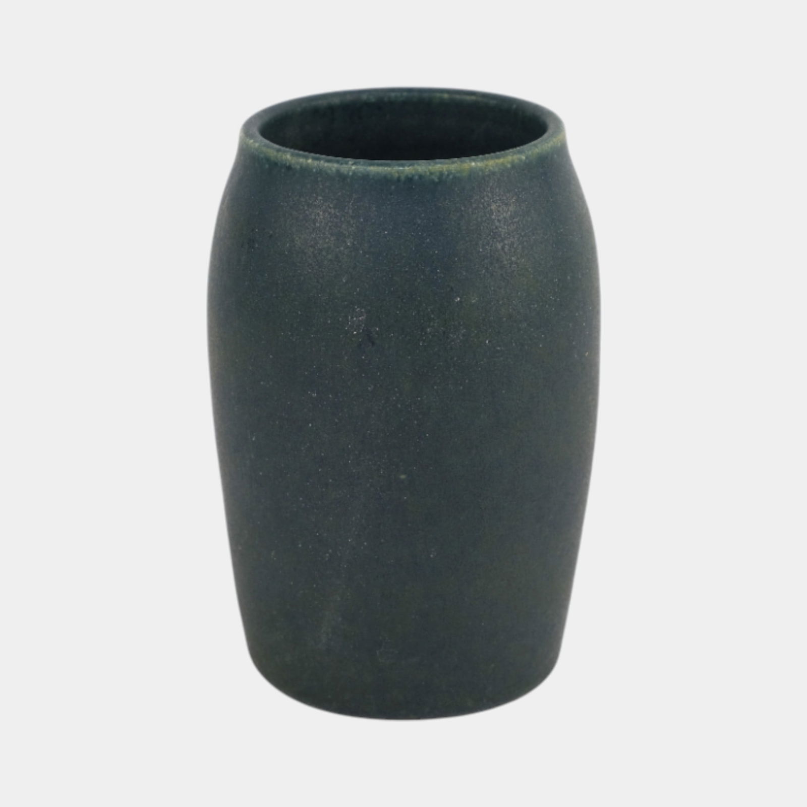 Marblehead Art & Crafts Pottery Dark Blue Green Cylindrical Vase: We offer in house shipping on all items. Plus spend $2000 on winning bids and your shipping is free. Marblehead Art & Crafts Pottery Dark Blue Green Cylindrical Vase Marblehead Pottery vase with simpl