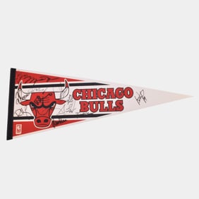 Chicago Bulls Signed Felt Pennant Michael Jordan & Scottie Pippen 12 Signatures