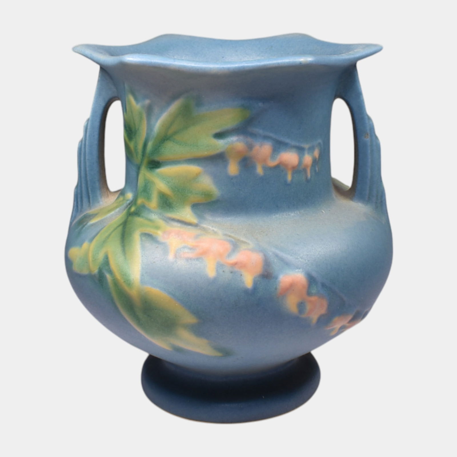 Roseville Bleeding Heart Blue 1940 Vintage Art Pottery Ceramic Vase 138-4: Roseville Bleeding Heart Blue 1940 Vintage Art Pottery Ceramic Vase 138-4 This vase is finished in a matte blue glaze and decorated with raised pink bleeding heart blossoms and soft green foliage. The