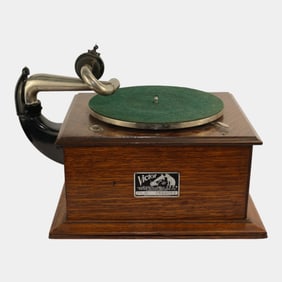 Victor Victrola VV-IV Model Wooden Case Wind Up Tabletop Phonograph