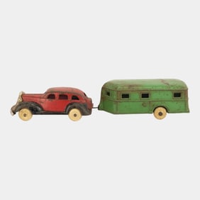 Kenton Toys 1936 Pontiac Red Cast Iron Sedan And Green House Trailer