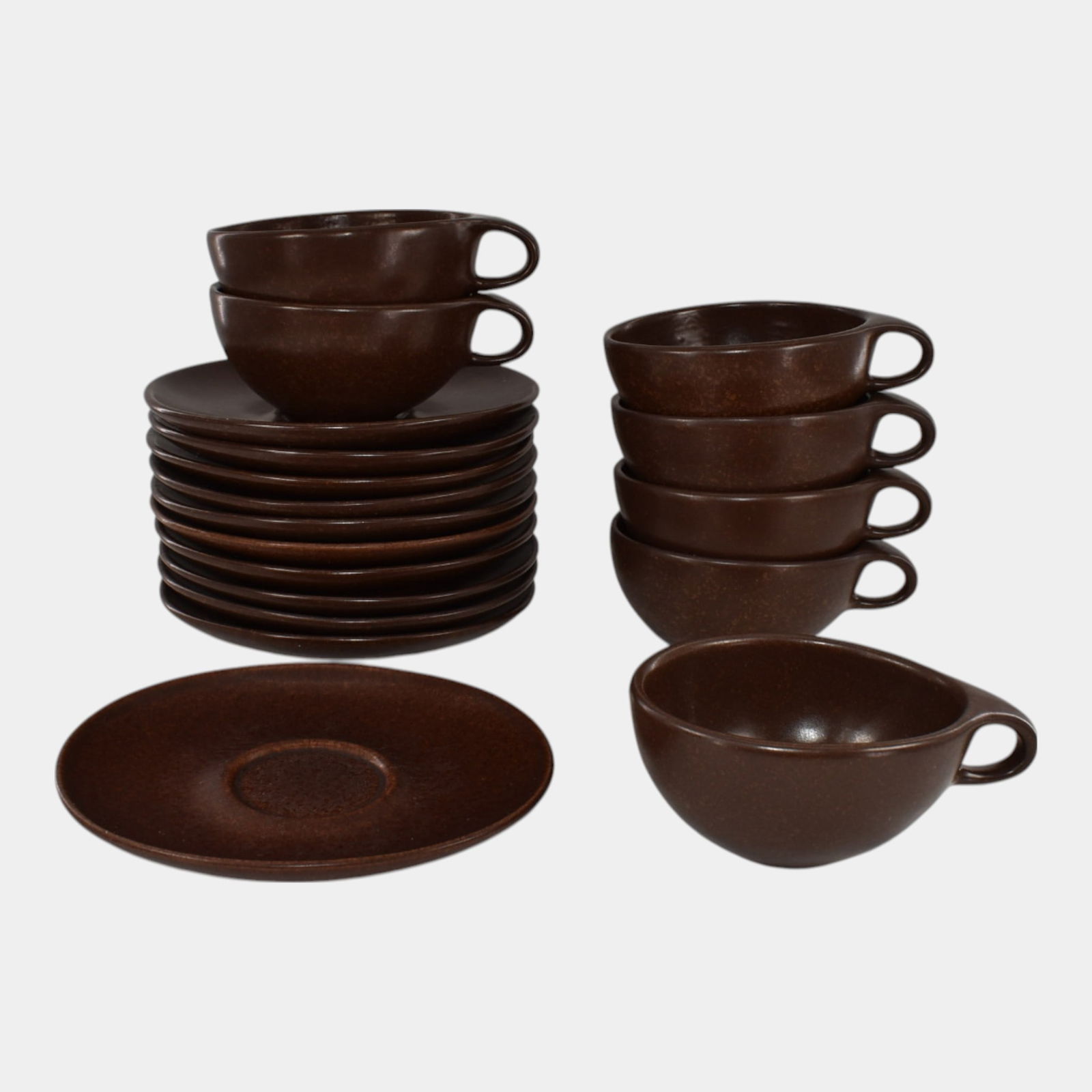 Roseville Raymor Dinnerware Vintage 7 Cups 11 Saucers 151: We offer in house shipping on all items. Plus spend $500 on winning bids and your shipping is free. Roseville Raymor Dinnerware Vintage 7 Cups 11 Saucers 151 Very minor age related wear.Bottoms marked