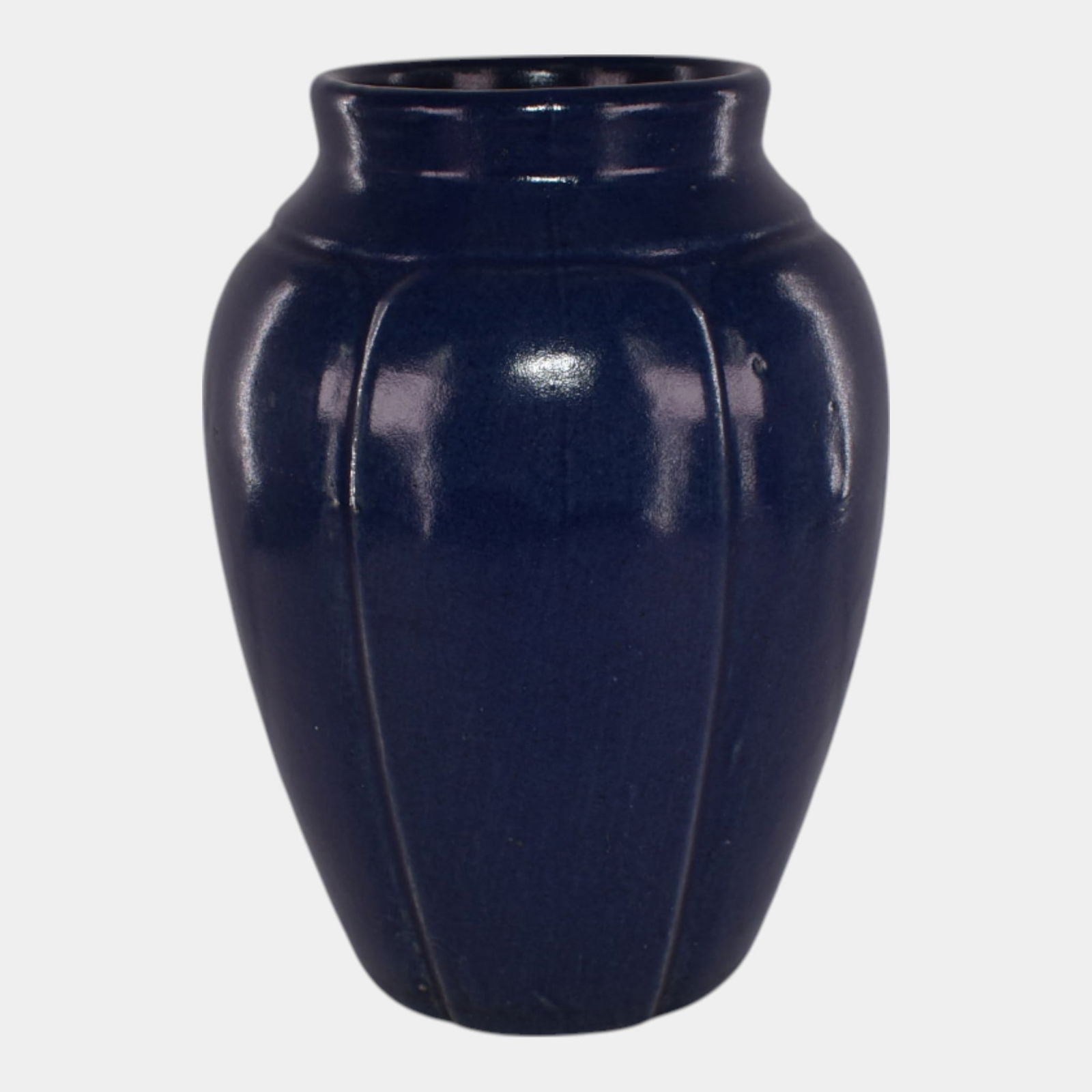 Zanesville Stoneware Vintage Pottery Blue Vase 795: We offer in house shipping on all items. Plus spend $500 on winning bids and your shipping is free. Zanesville Stoneware Vintage Pottery Blue Vase 795 Nice form with great color and glaze. Excellent c