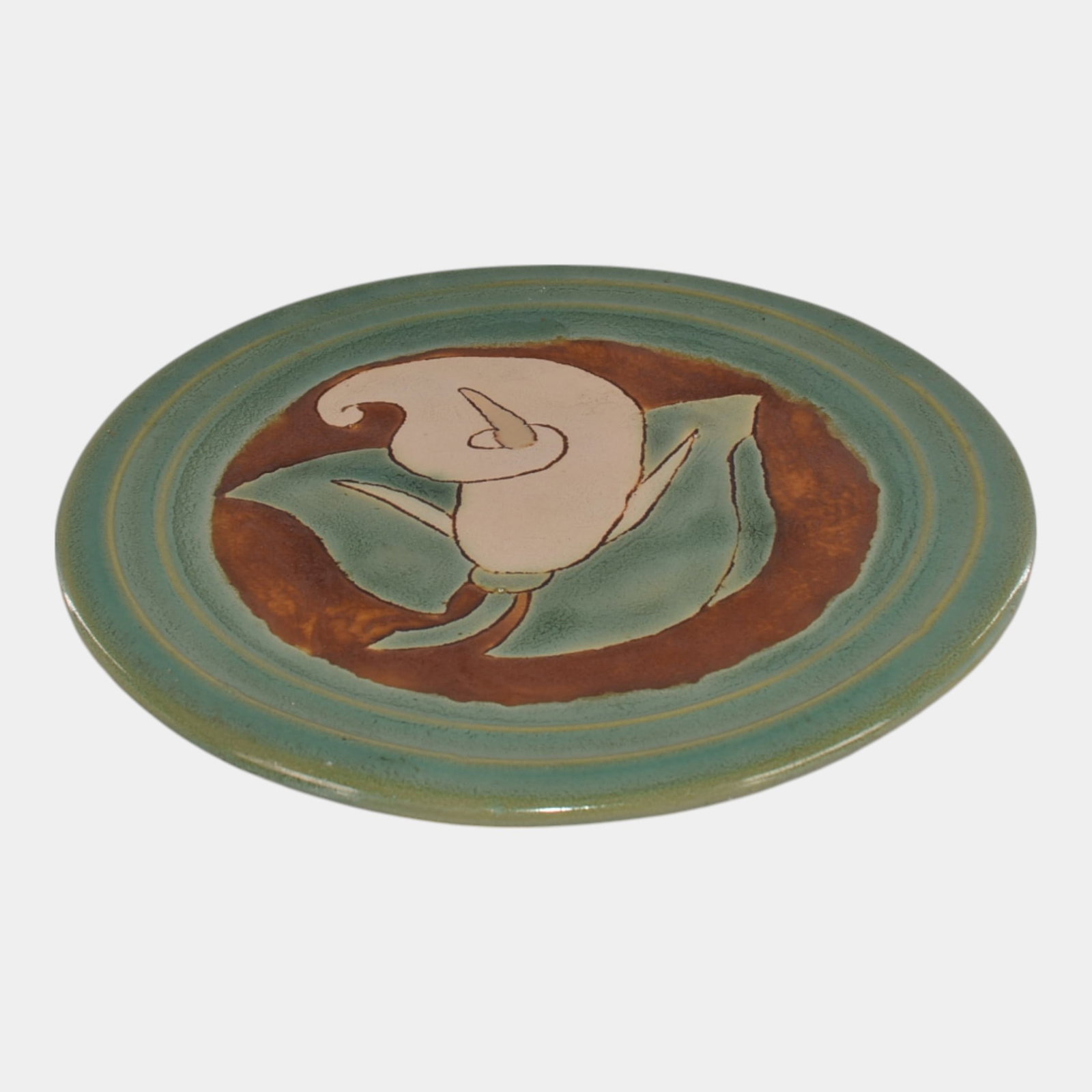 San Jose California Vintage Art Pottery Green Calla Lily Plate: We offer in house shipping on all items. Plus spend $500 on winning bids and your shipping is free. San Jose California Vintage Art Pottery Green Calla Lily Plate Excellent condition with non-showing 