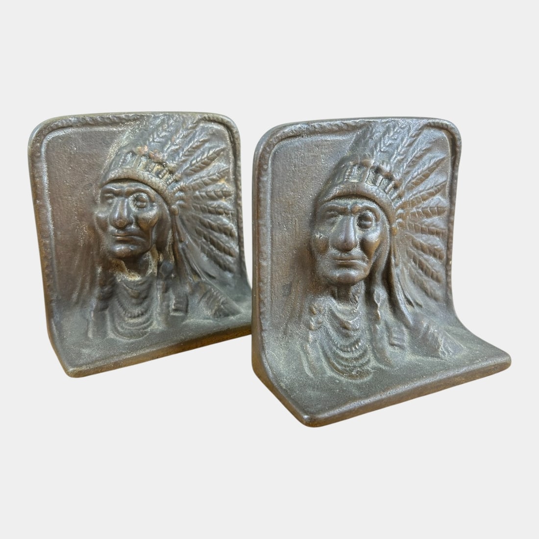 Bronze 1920s Arts And Crafts Indian Chief Pair Of Bookends Artist Signed: We offer in house shipping on all items. Plus spend $500 on winning bids and your shipping is free. Excellent condition. Signs of use. Signed "V" on back corners.Bookends measure 4" tall and 4" wide.