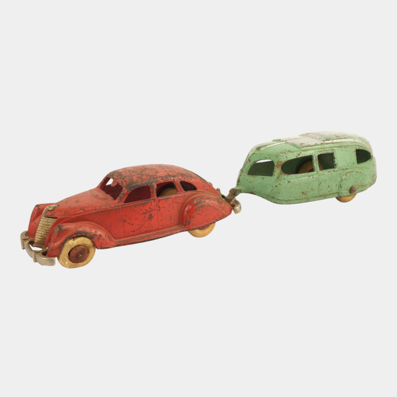 Hubley USA 1938 Toy Cast Iron Car Red Lincoln Zephyr and Green Camper Trailer (1 of 3)