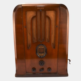 Philco 1930s Model 655 Art Deco Wooden Tombstone Case Tube Radio