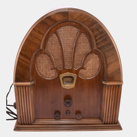 Philco 1930s Model 70 Wooden Gothic Cathedral Case Superheterodyne Tube Radio