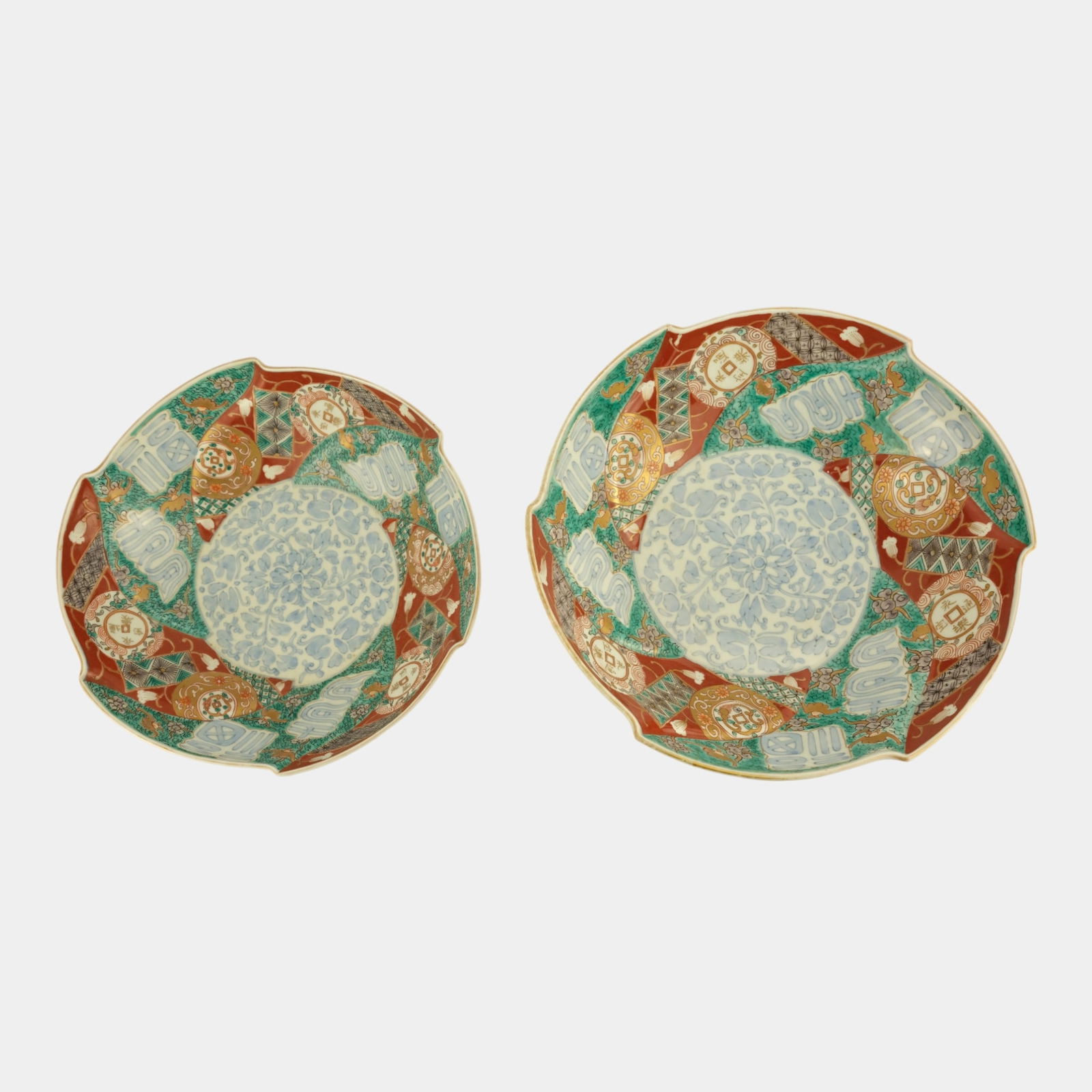 Japanese Mid 20th Century Large Imari Pattern Porcelain Bowls (1 of 3)