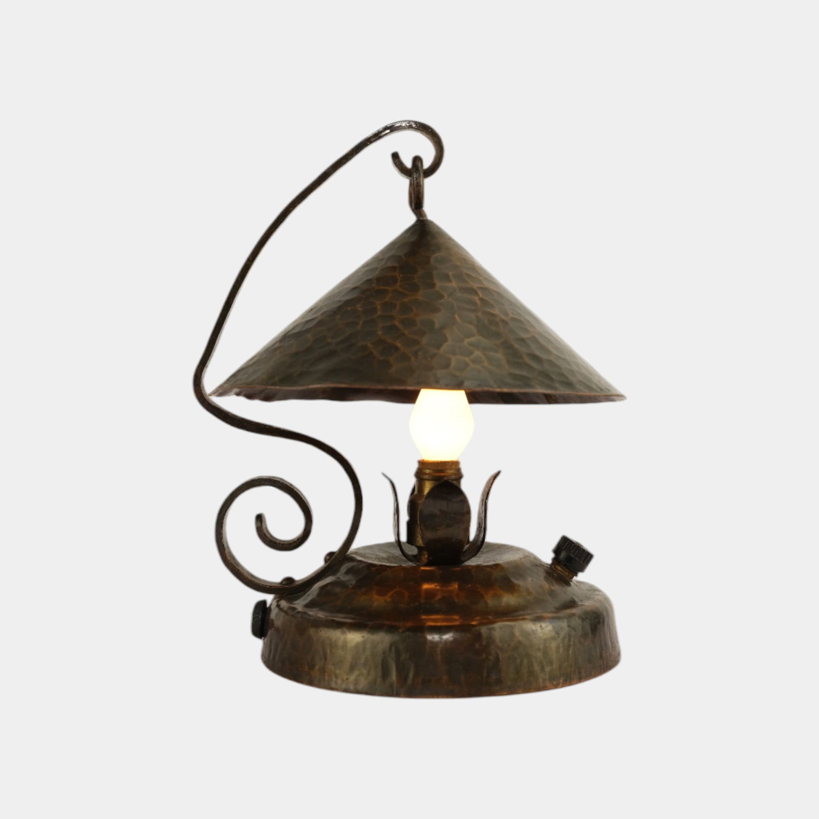 Vintage Arts And Crafts Hammered Copper Witch's Hat Cover Table Lamp (1 of 4)