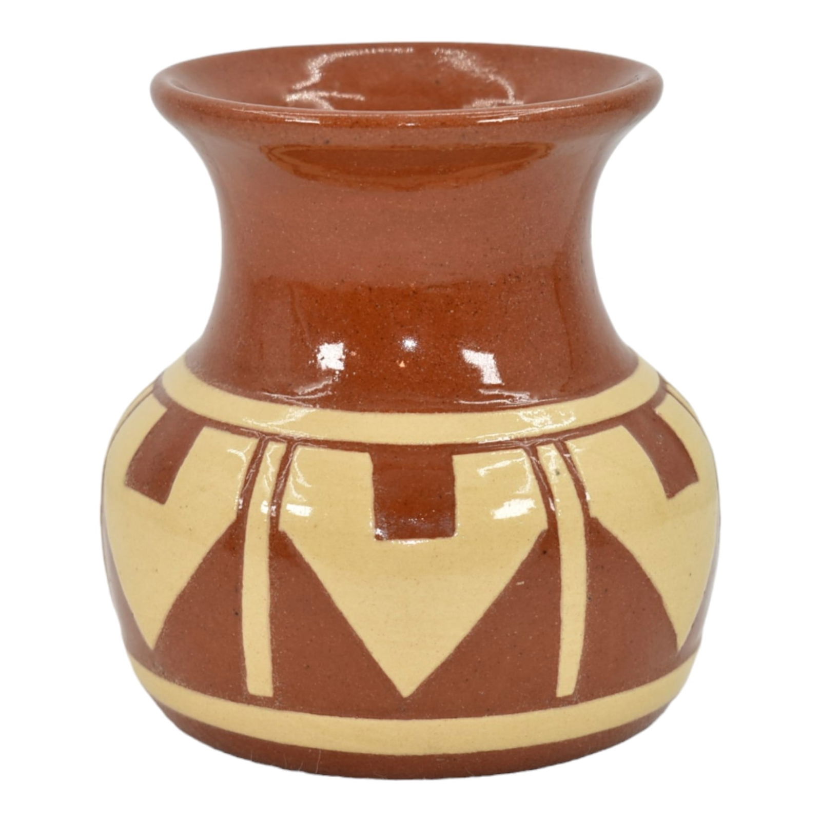Pine Ridge Sioux Dakota Pottery Hand Made Geometric Design Ceramic Vase Irving: Pine Ridge Sioux Dakota Pottery Hand Made Geometric Design Ceramic Vase Irving Very nice c vase with a Native American geometric design. Excellent original condition. No chips, cracks, damage or repai
