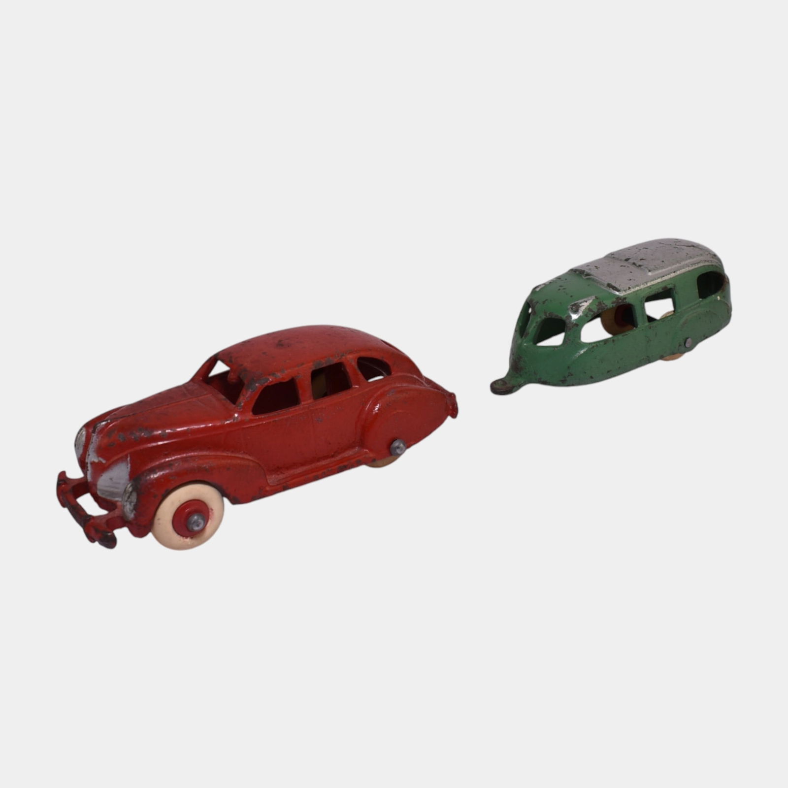 Hubley USA 1930s Red Cast Iron Toy Car #2278 and Green House Trailer #2279: Hubley USA 1930s Red Cast Iron Toy Car #2278 and Green House Trailer #2279 Vintage Hubley cast iron car and trailer combination in red and green paint. Displays classic 1930s streamlined styling with