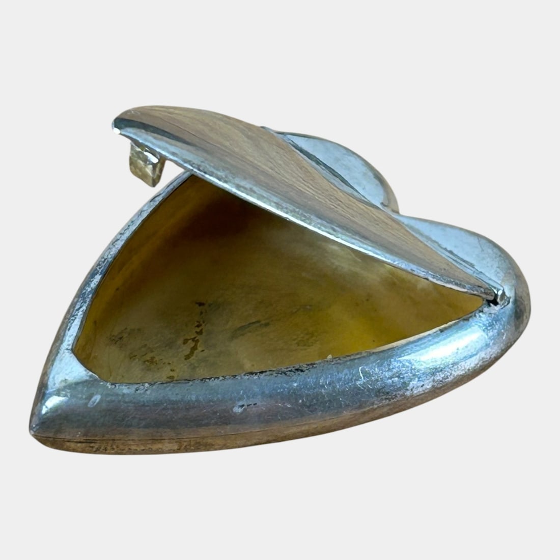 R. Blackinton & Co Victorian Sterling Silver Heart Shaped Trinket Box: Charming sterling silver heart-shaped trinket box by R. Blackinton & Co., featuring a hinged lid and gilt-washed interior. Elegant soft curves and quality craftsmanship characteristic of
